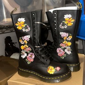 1914 Vonda II Dr Martens